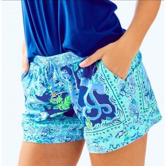 🌴 Lilly Pulitzer Shorts – XS Blue “Current” Print | Coastal Resort Style | EUC - Picture 1 of 9